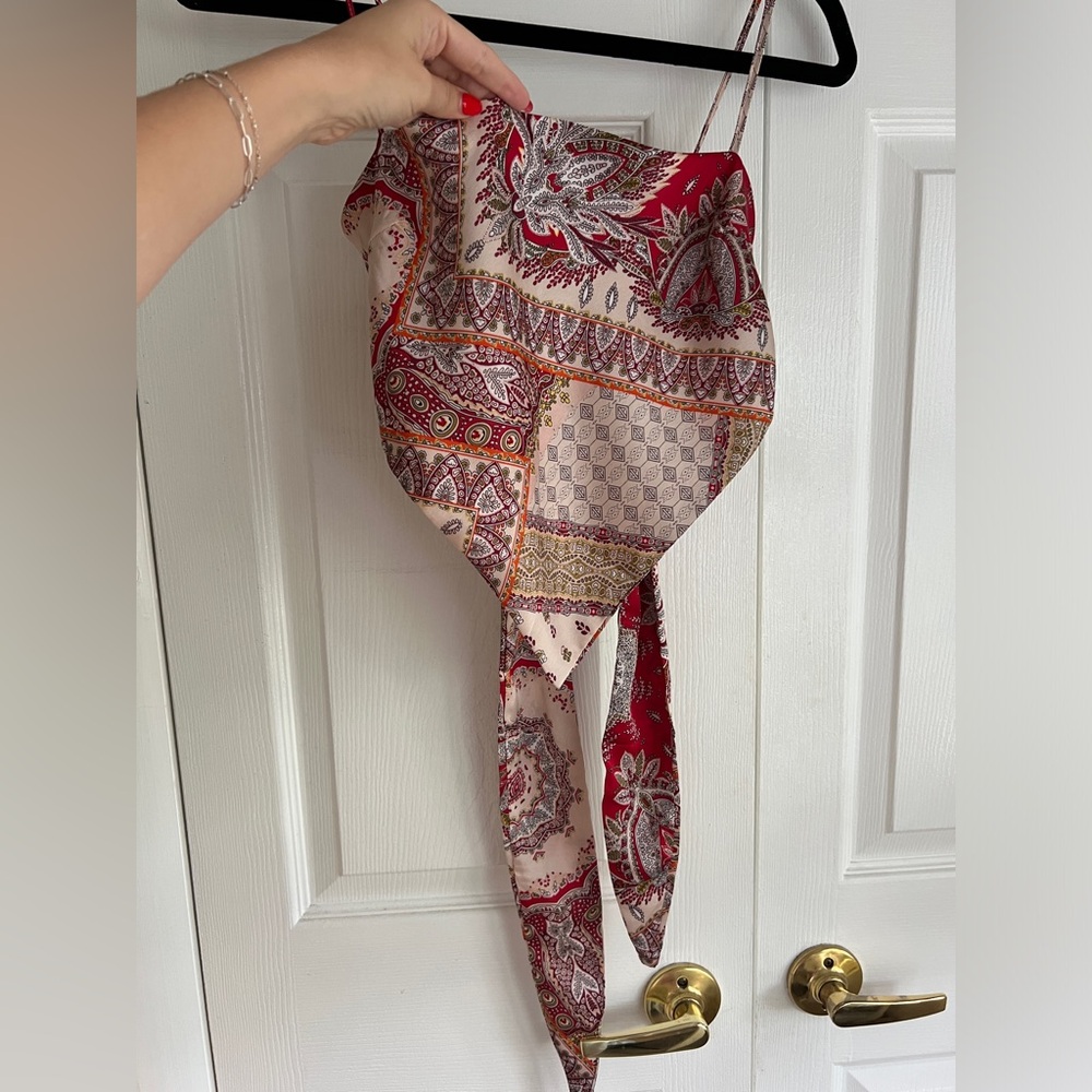 Vestique red bandana top size small
